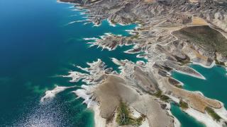 Atatürk Barajı'nda kuraklık etkisi: Adacıklar gün yüzüne çıktı