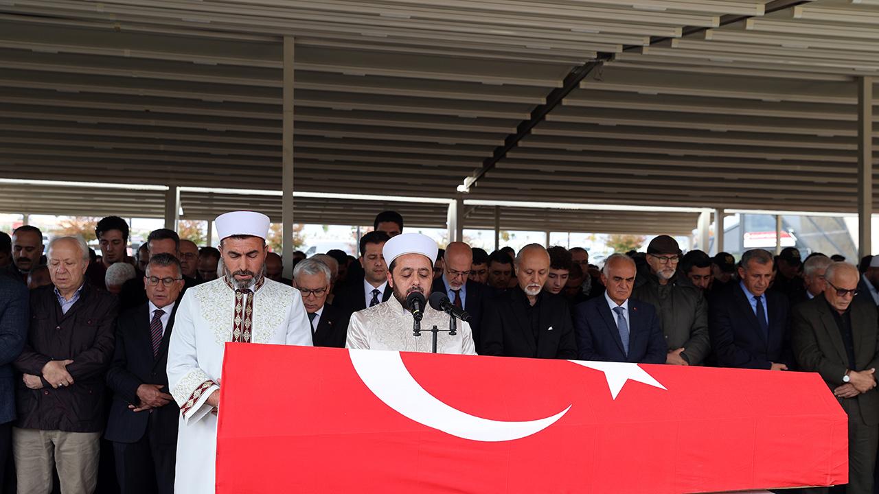 Yavuz Bülent Bakiler, Sivas’ta son yolculuğuna uğurlandı
