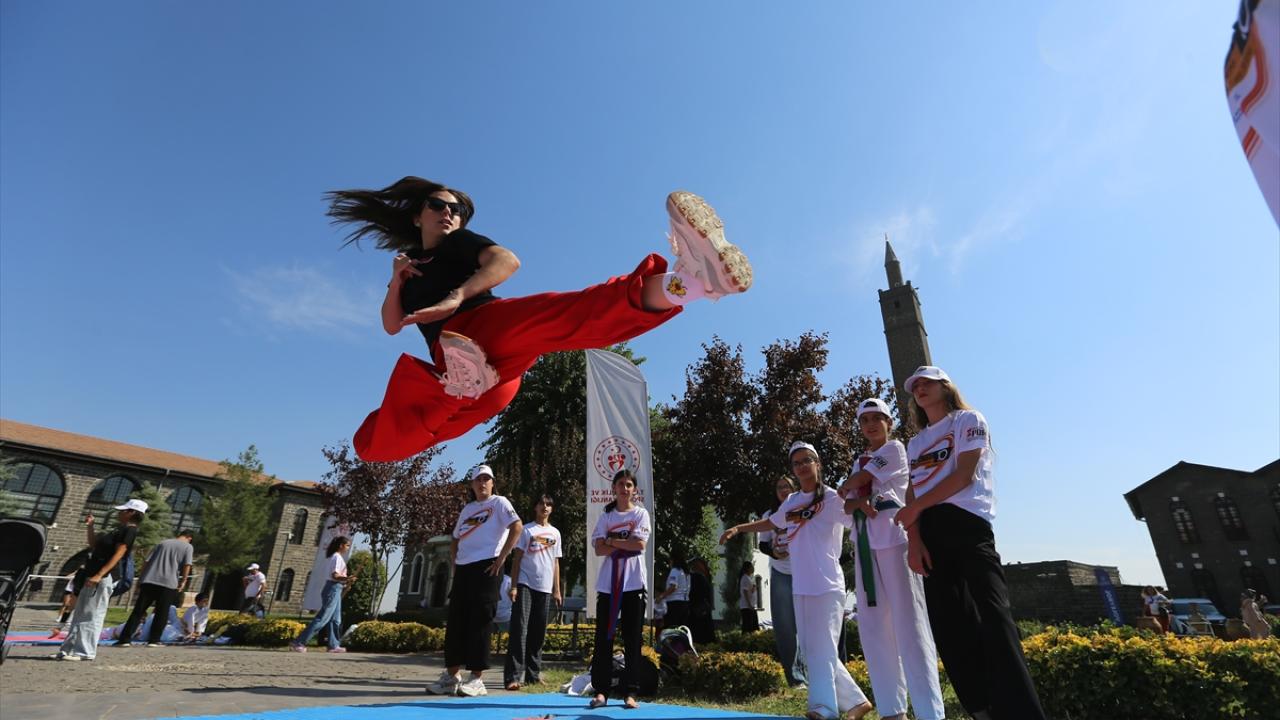 Diyarbakır'da tarihi mekanlar sporun ritmiyle canlandı