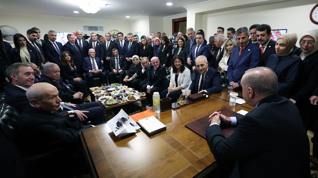 Cumhurbaşkanı Erdoğan, TBMM’de parti liderleriyle görüştü