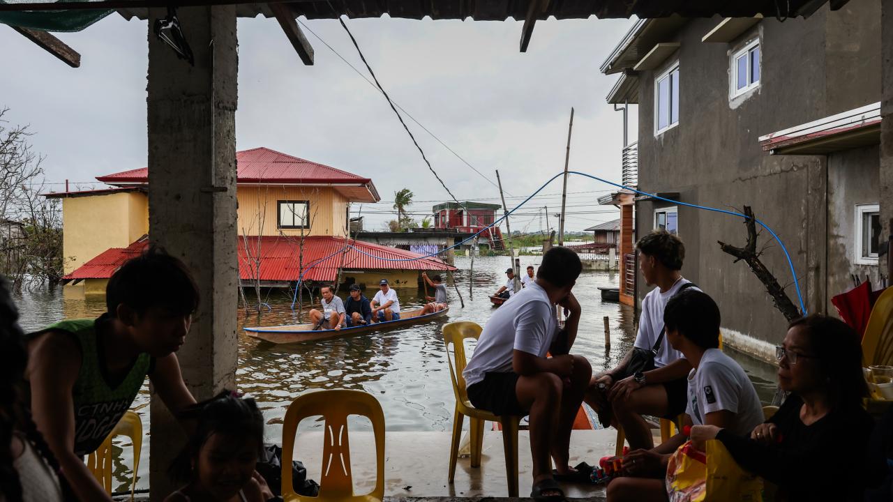 Filipinler’de yolsuzluk nedeniyle köyler 2 metre sulara gömüldü