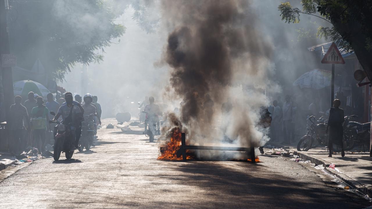 Haiti’de evsiz aileler hükümete tepki gösterdi