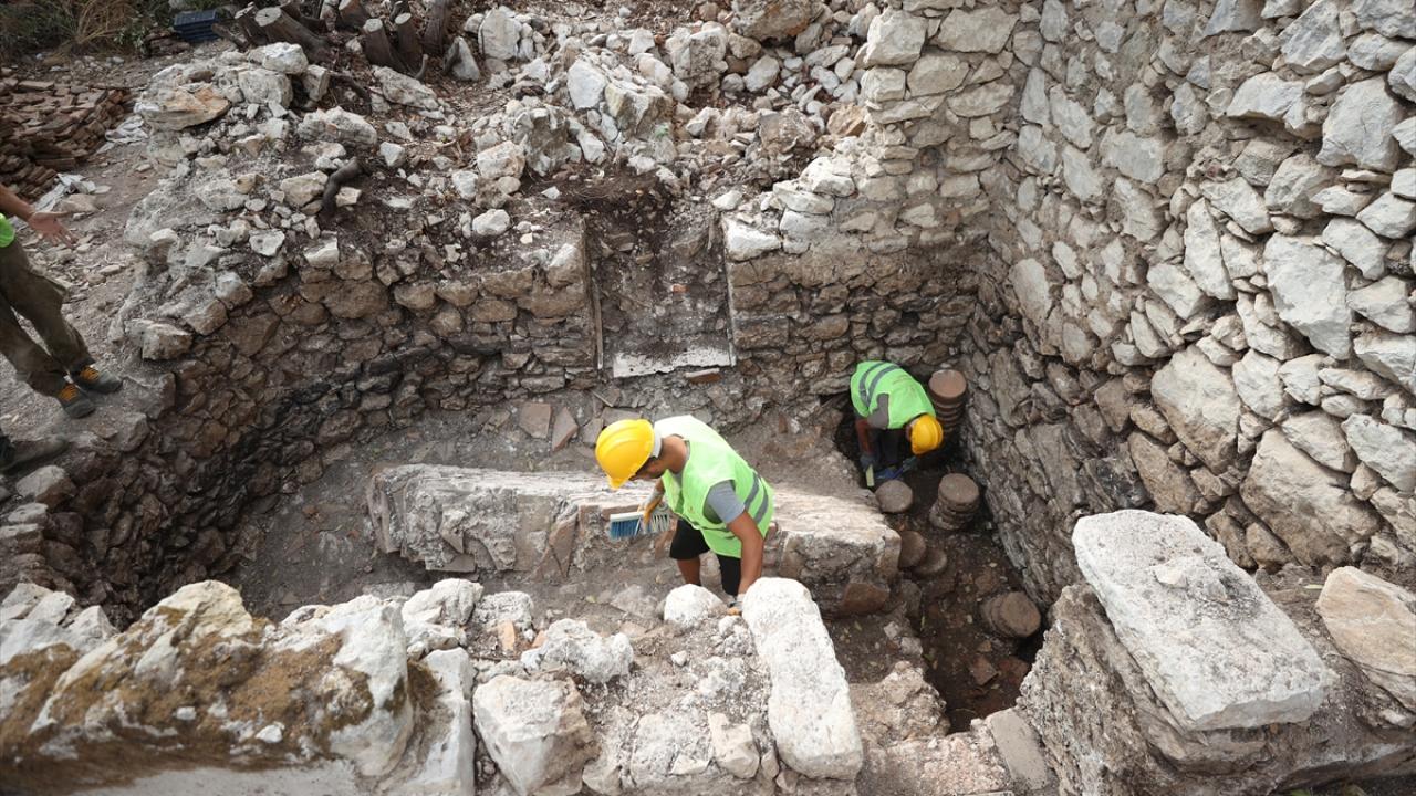 Olympos Antik Kenti'nde 200 metrekarelik hamam yapısı bulundu