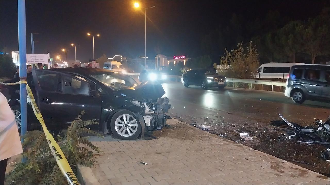 Antalya’da otomobil yayaya çarpıp karşı şeride geçti: 2 ölü