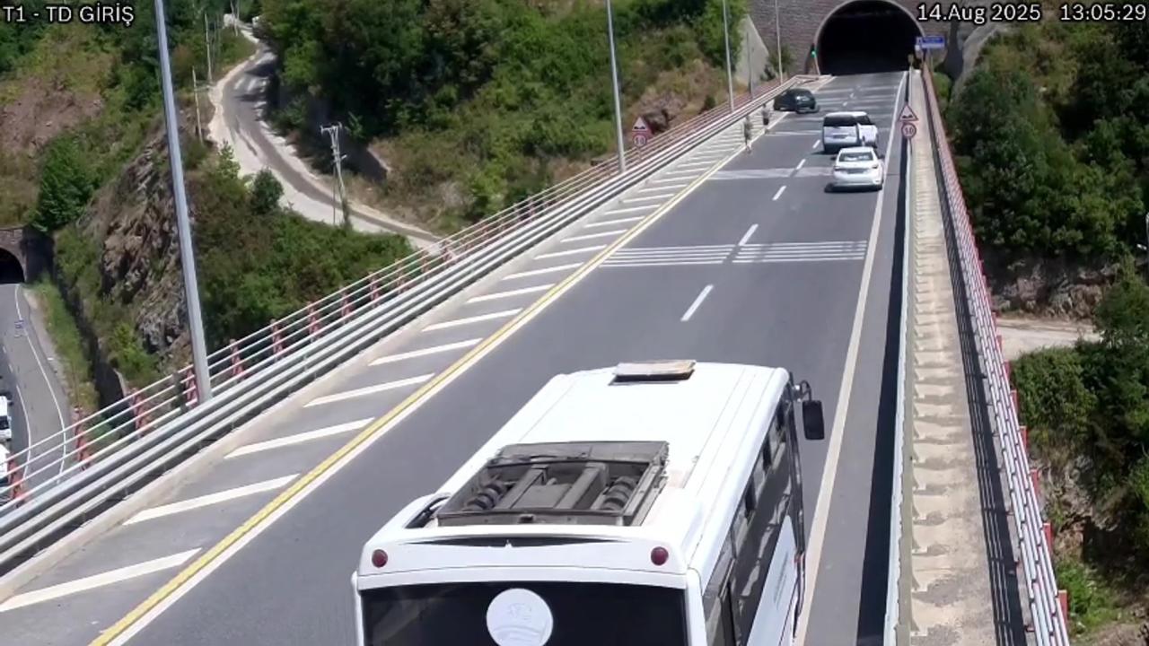 Tünel çıkışında geri manevra kazaya yol açtı