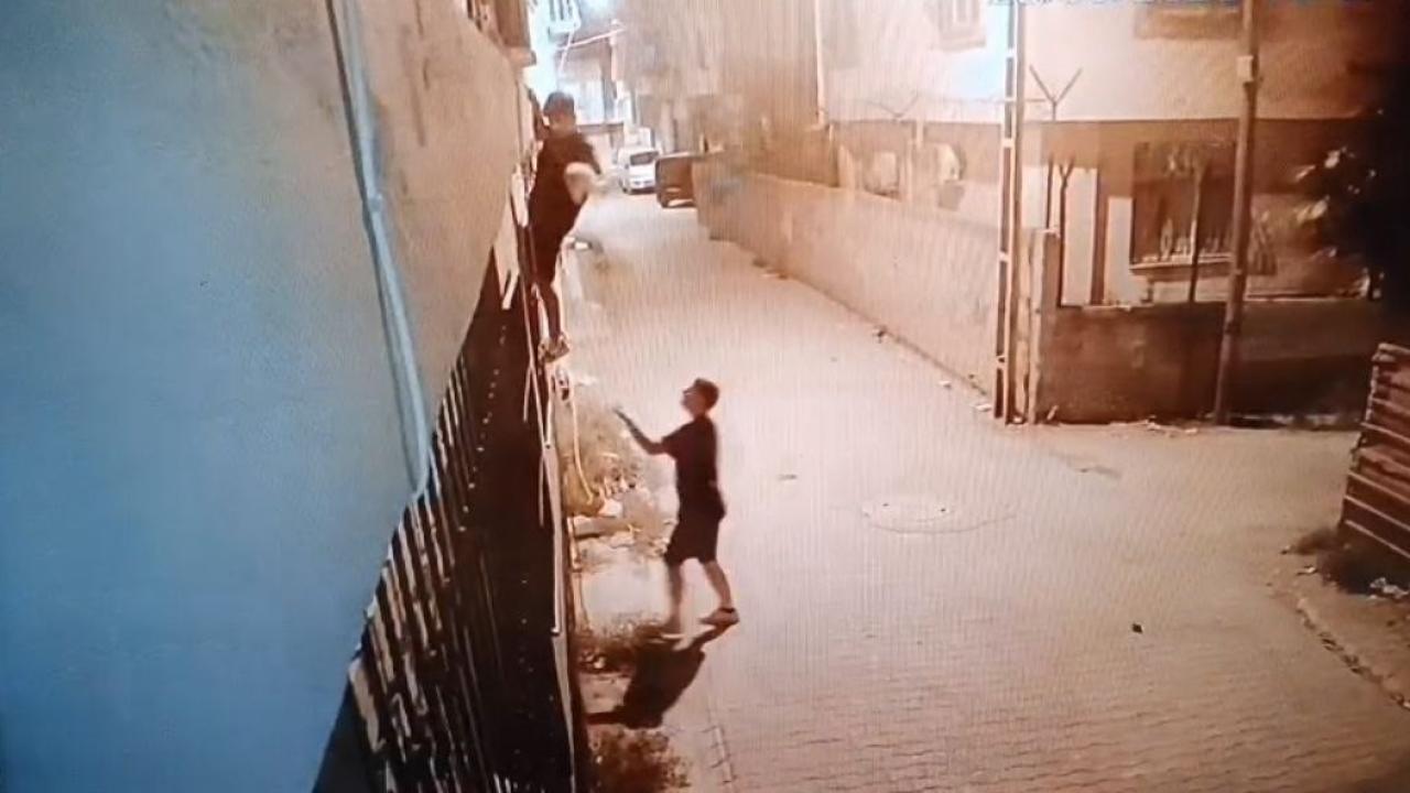 Adana’da evin ikinci katındaki kediyi böyle çaldılar