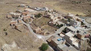 Süryaniler terör nedeniyle terk etmek zorunda kaldıkları topraklarına dönüyor