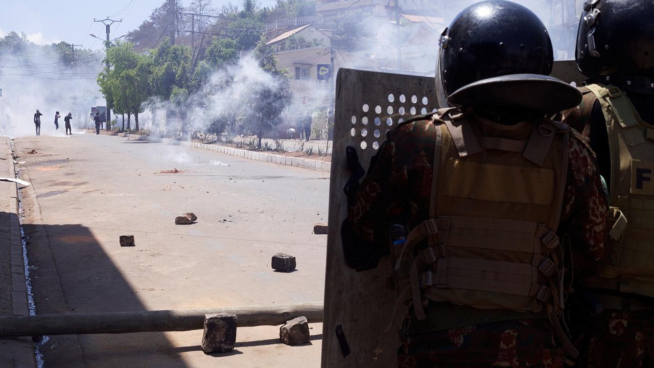 Madagaskar’da protestoların ardından Cumhurbaşkanı Rajoelina hükümeti görevden aldı