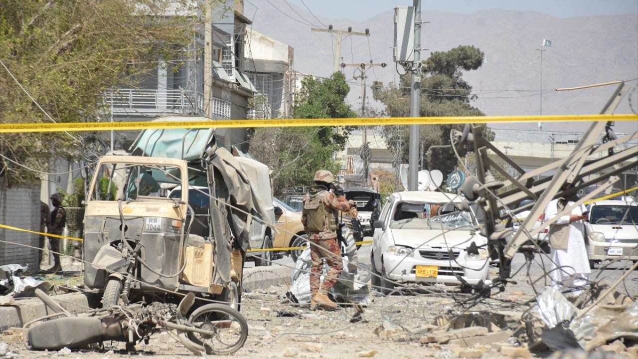 Pakistan'da bombalı saldırı: 8 kişi yaşamını yitirdi