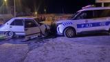 "Dur" ihtarına uymayan sürücü ekip aracına çarptı, 2 polis yaralandı