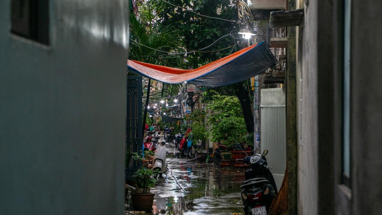 Vietnam'da etkili olan Bualoi Tayfunu nedeniyle 12 kişi hayatını kaybetti
