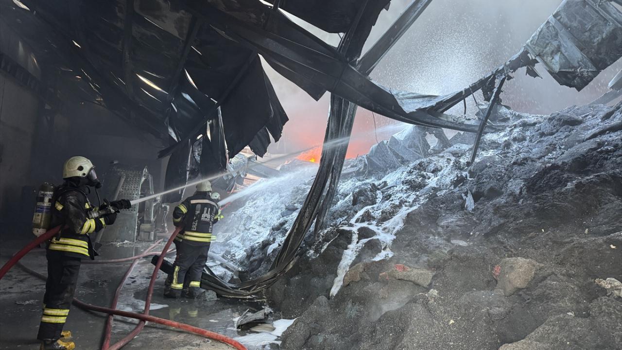 Erzurum’da boya fabrikasında yangın