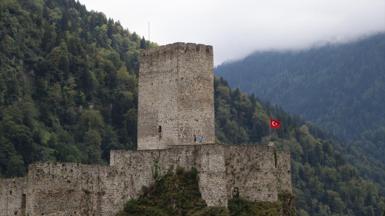 Rize'deki Zil Kale 8 ayda 140 bin ziyaretçi ağırladı