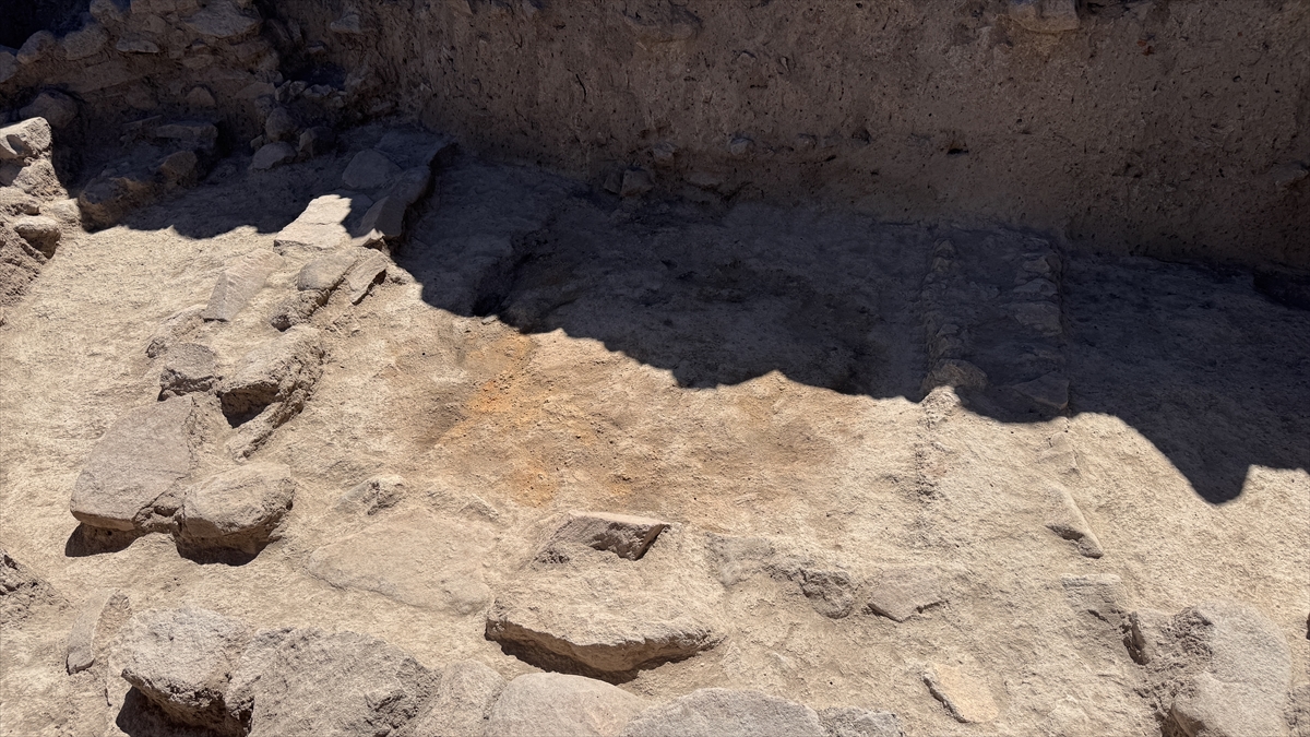 Terk edilen yerleşim yerindeki buluntular dönemin günlük yaşantısını yansıtıyor