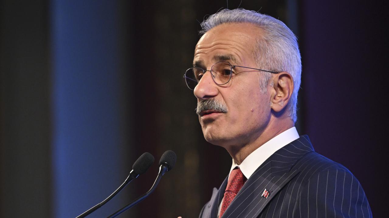 Bakan Uraloğlu: AntalyaAlanya Otoyolu ile yolculuk 36 dakikaya inecek