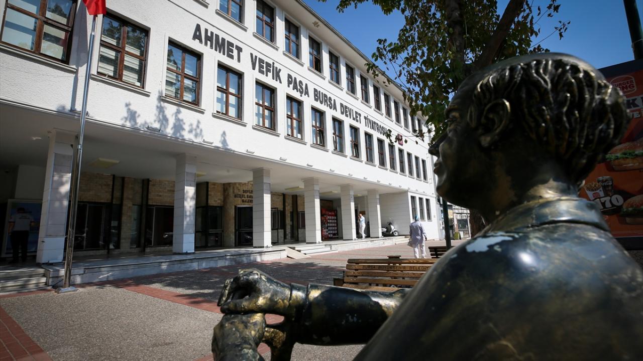 Bursa'nın simgelerinden Ahmet Vefik Paşa Bursa Devlet Tiyatrosu binası 85 senedir ayakta