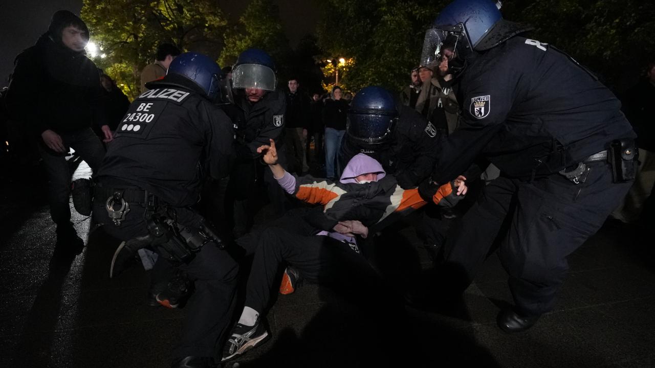 Berlin’de polis, Filistin’e destek gösterisine sert müdahalede bulundu