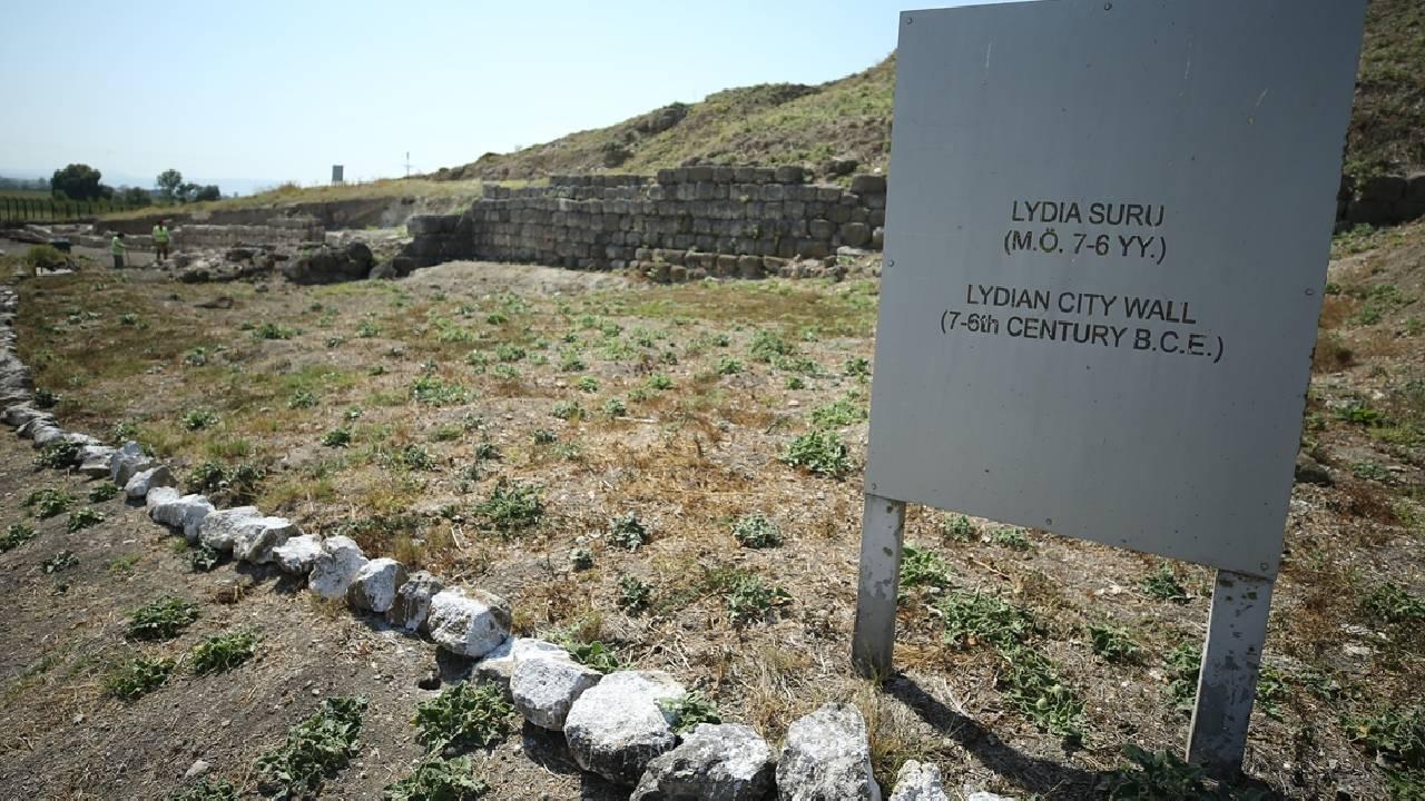Daskyleion’da Lidyalıların andezit ve kireç taşından yaptığı sur, turizme katkı sağlayacak