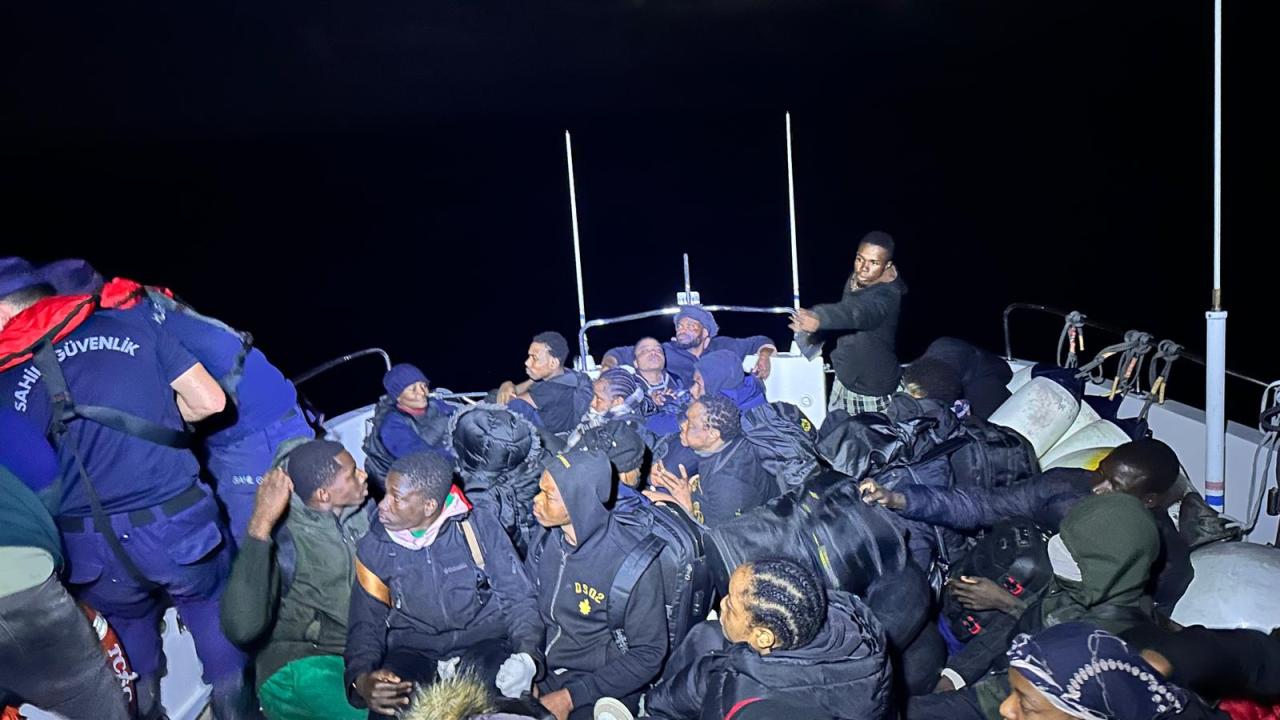 Fethiye açıklarında 46 düzensiz göçmen yakalandı