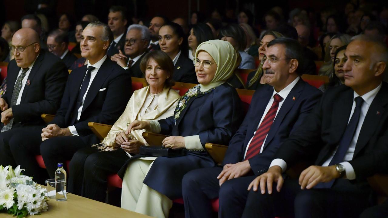 Emine Erdoğan, Gazze’ye destek için düzenlenen flamenko gösterisine katıldı