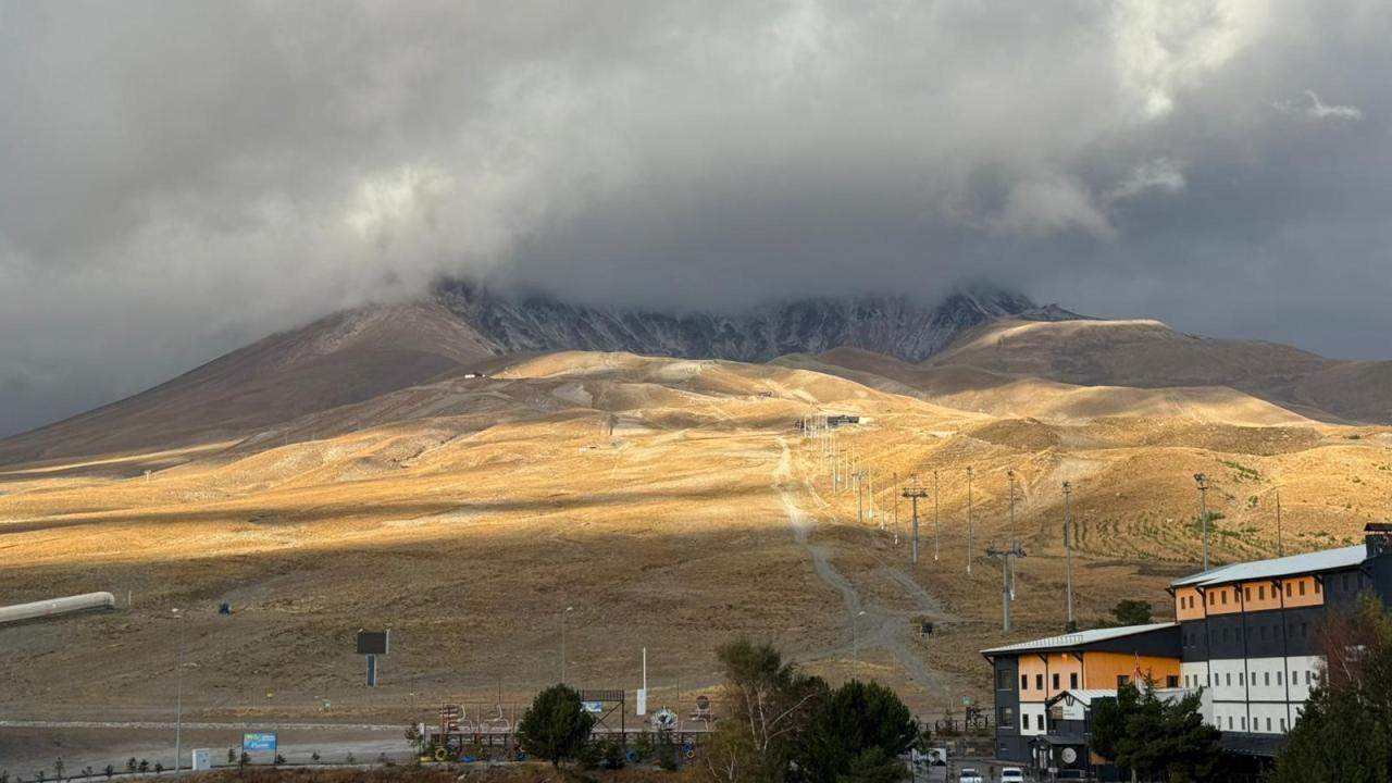 Erciyes’e kar yağdı