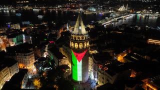 Galata Kulesi'ne Filistin bayrağı yansıtıldı