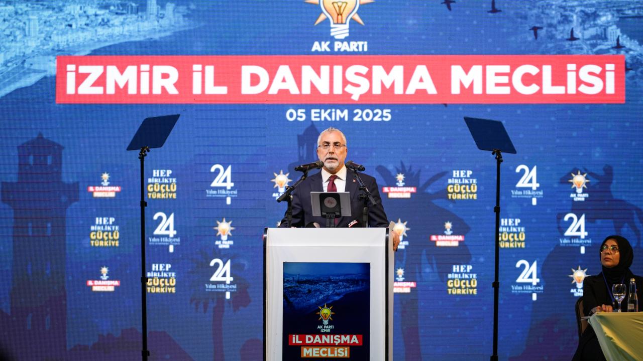 Bakan Işıkhan: İzmir çöp dağlarından ve kokudan geçilmiyor
