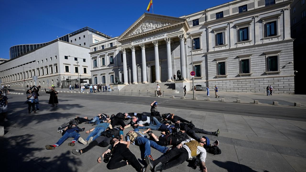İspanya'da bu kez foto muhabirleri İsrail'i protesto etti