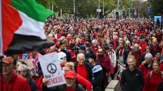 Hollanda'da yaklaşık 250 bin kişi, hükümetin İsrail politikasını protesto etti