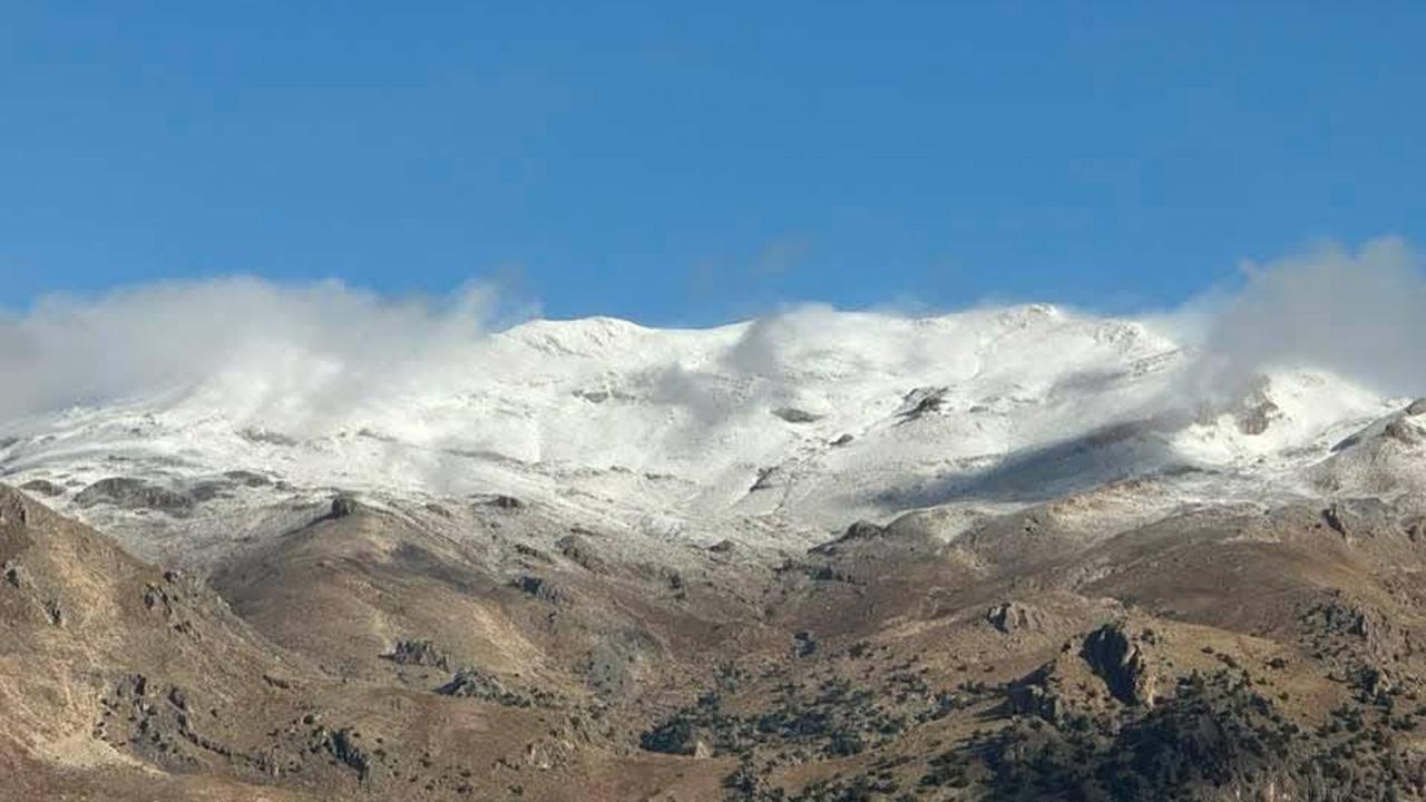 Kaş’a mevsimin ilk karı yağdı