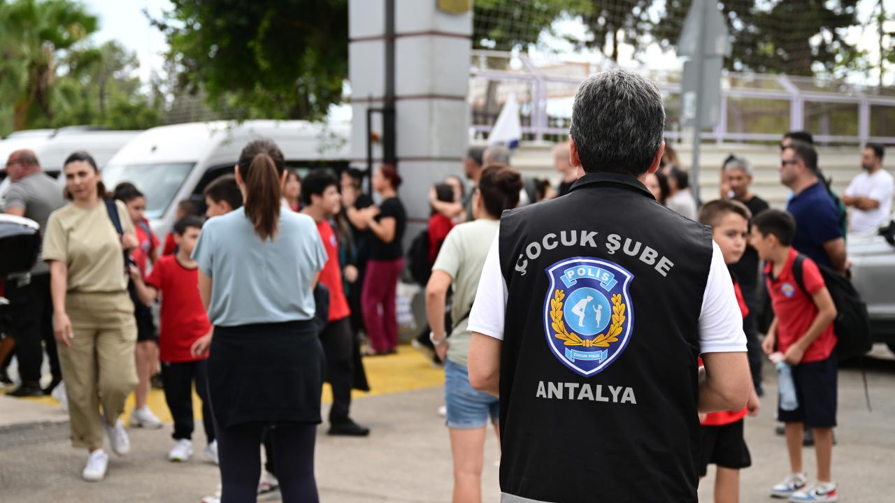 Antalya’da Güvenli Okullar projesiyle her okula bir polis görevlendirildi