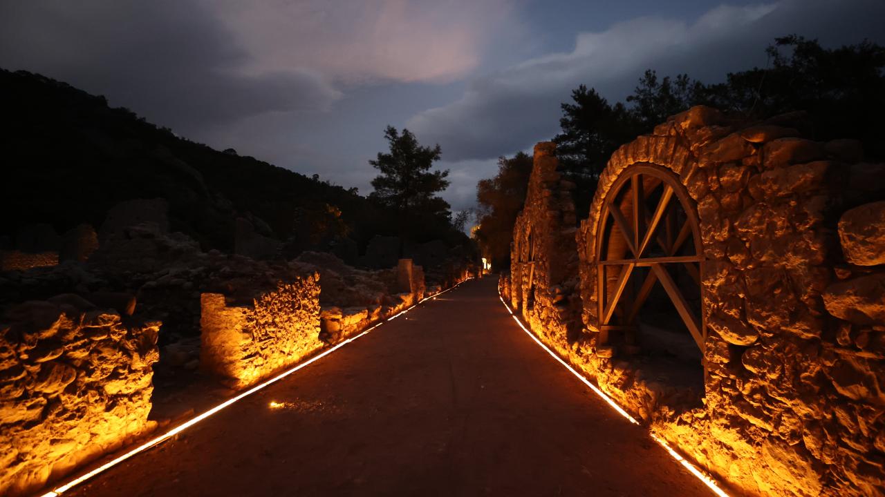 Gece müzeciliği Olympos’taki akşamları da hareketlendirdi