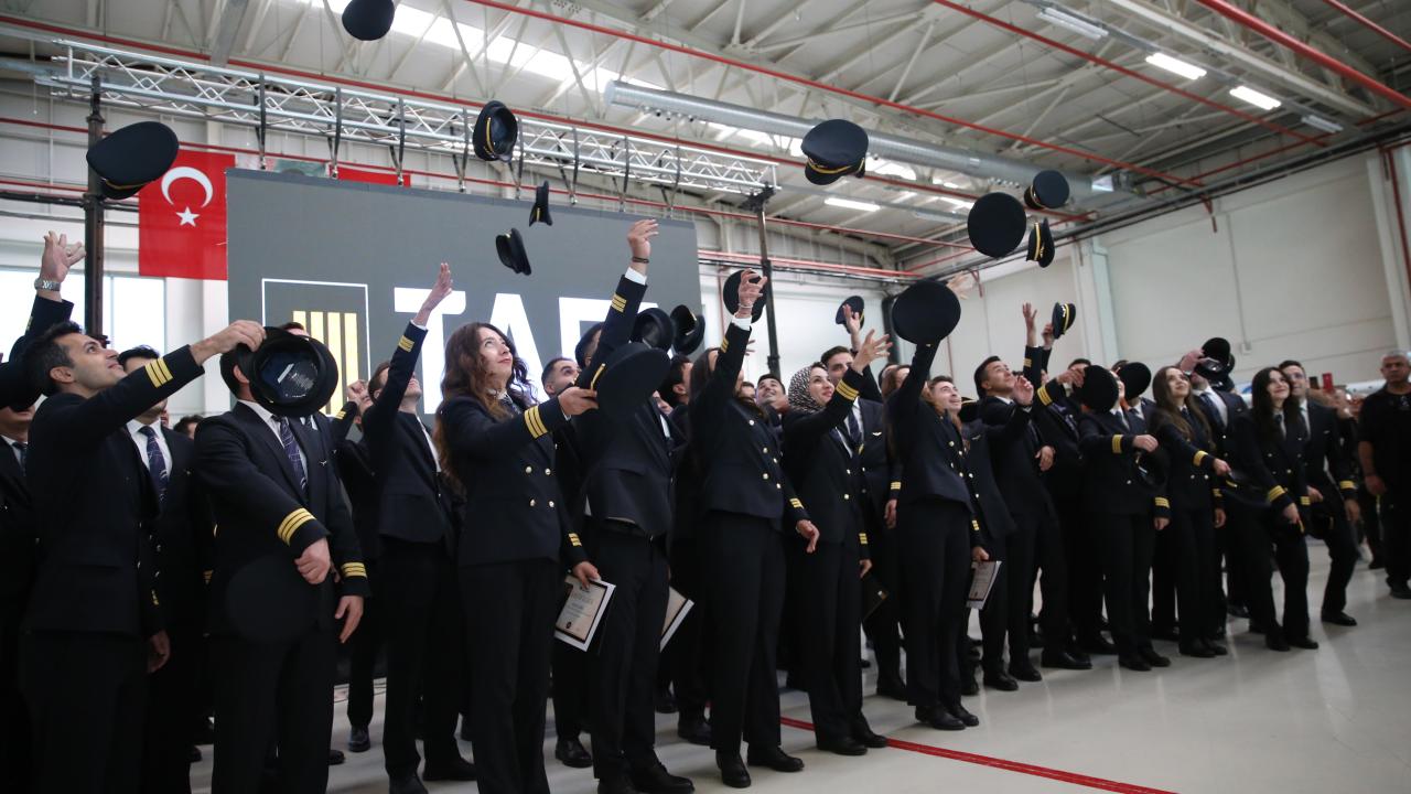 THY’nin yeni pilotları mezun oldu