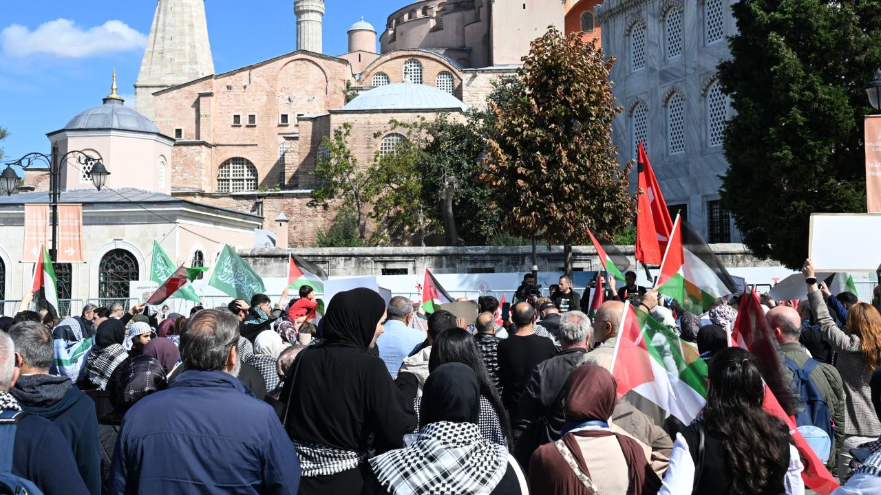 İstanbul’da yüz binler katil İsrail’i protesto ediyor