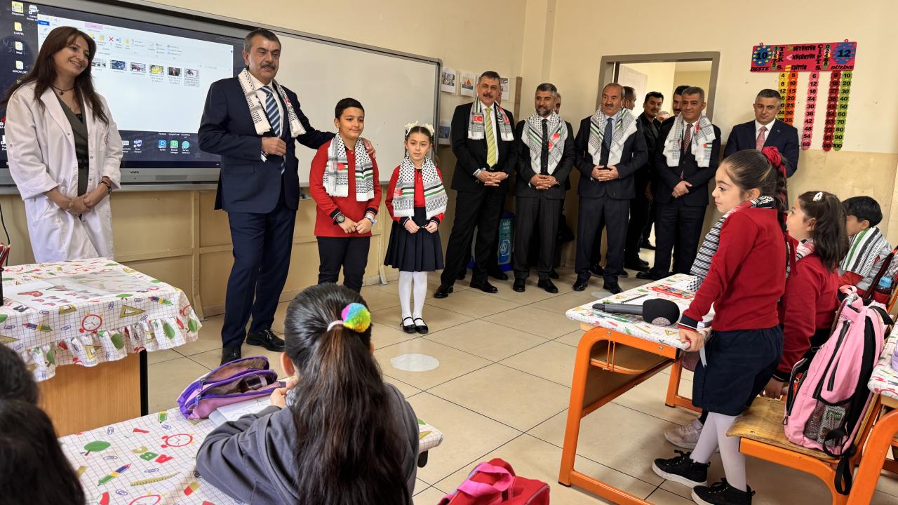 Bakan Tekin, Filistin ve Gazze temalı farkındalık etkinliğine katıldı