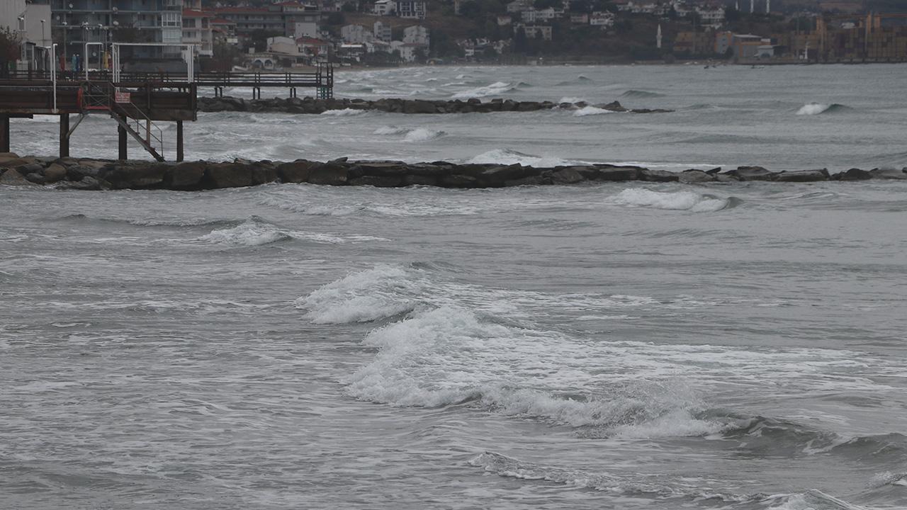 Tekirdağ’da poyraz ulaşımı aksattı: 9 gemi açıkta bekliyor