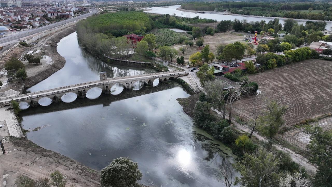 Edirne'de etkili olan yağışlar Tunca ve Meriç nehirlerinin debisini artırdı