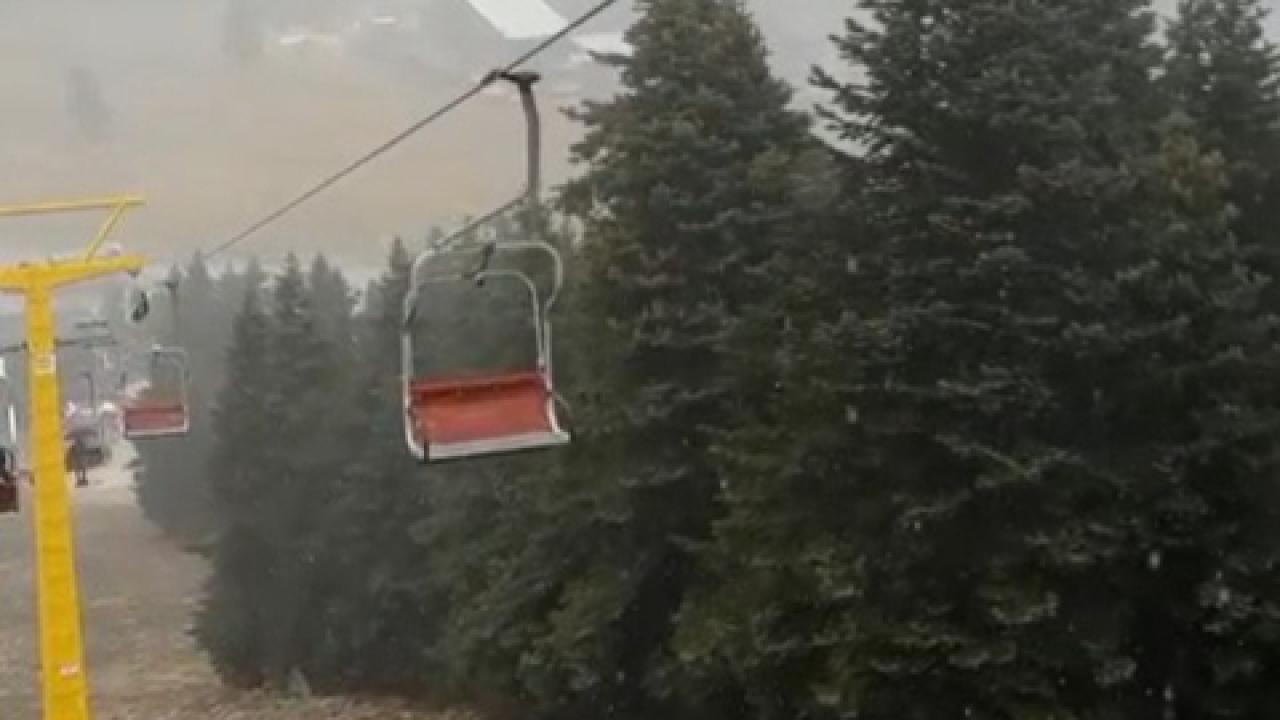 Uludağ’da mevsimin ilk karı yağdı