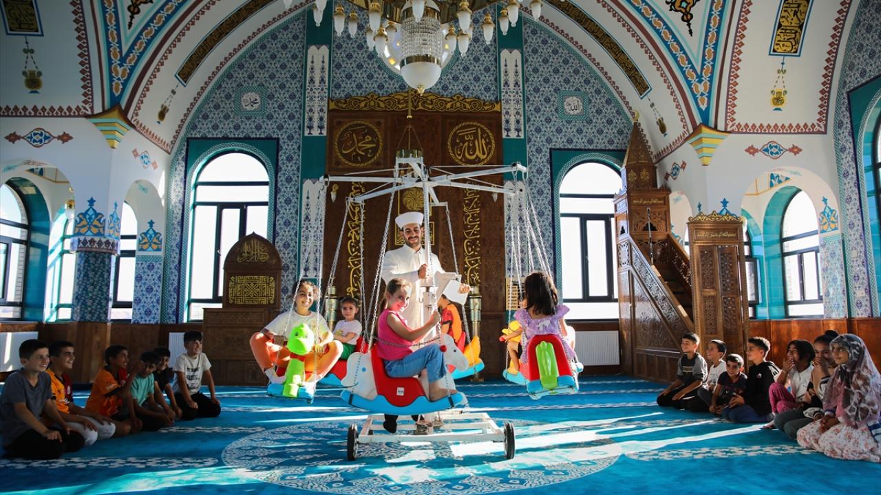 Van'da çocuklar camilerde düzenlenen etkinlikle eğlenceli vakit geçirdi