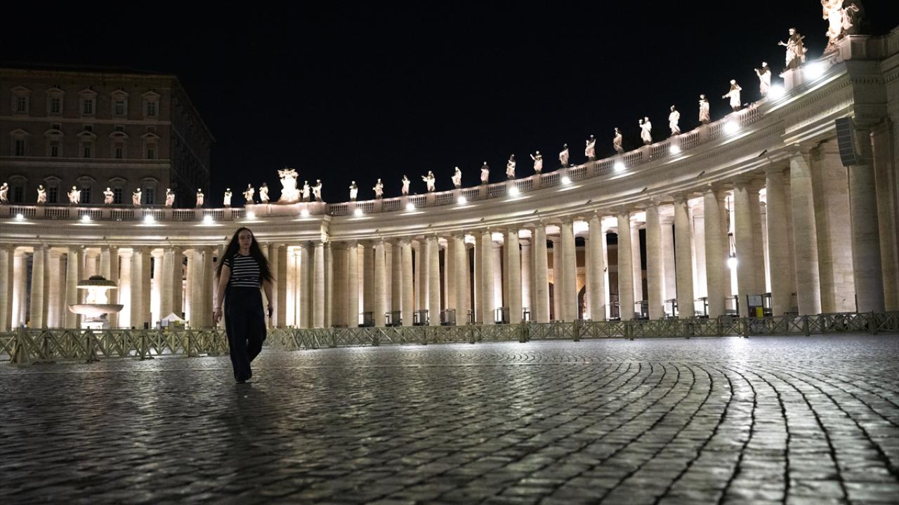 Vatikan Müzesi ve Aziz Petrus Bazilikası, ziyaretçilerin ilgisini çekiyor