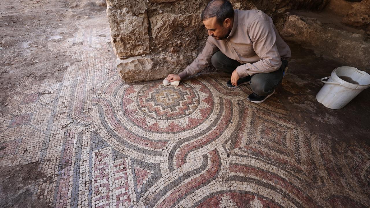 "Arkeolojik zeminin zarar görmemesi için çalışmaları durdurduk"
