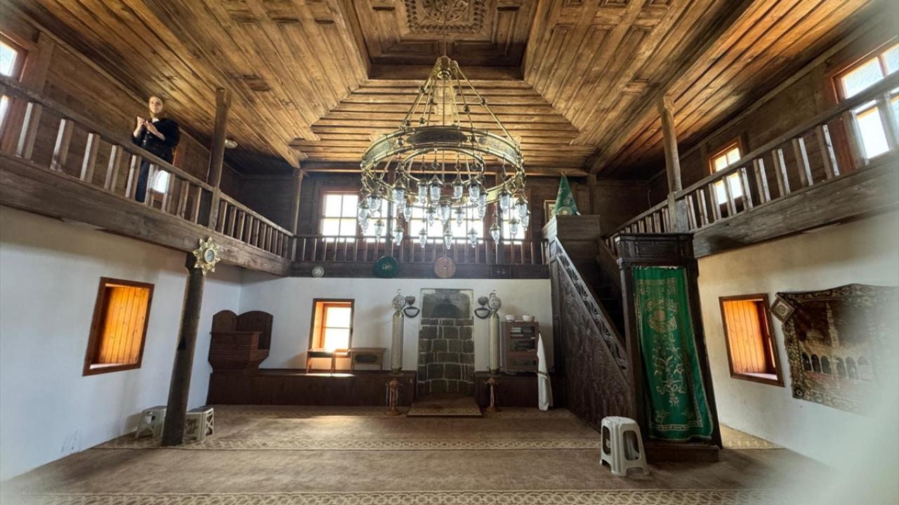 Hemşin Köyü Cami