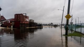 Nor’easter fırtınası Lindenhurst’u su altında bıraktı