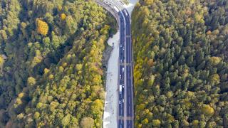 Bolu'dan geçen sürücüler sonbahar renkleri arasında yolculuk yapıyor
