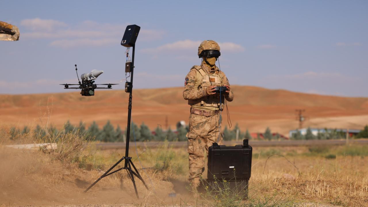 Milli kamikaze dron KarguFPV zırh delici harp başlığıyla hedefi vurdu