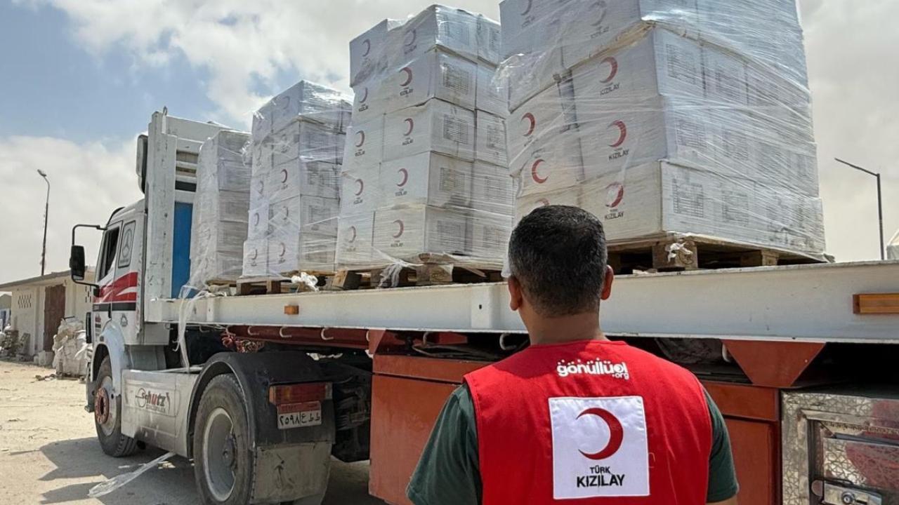 Türk Kızılay’ın 5 yardım tırı Gazze’ye ulaştı