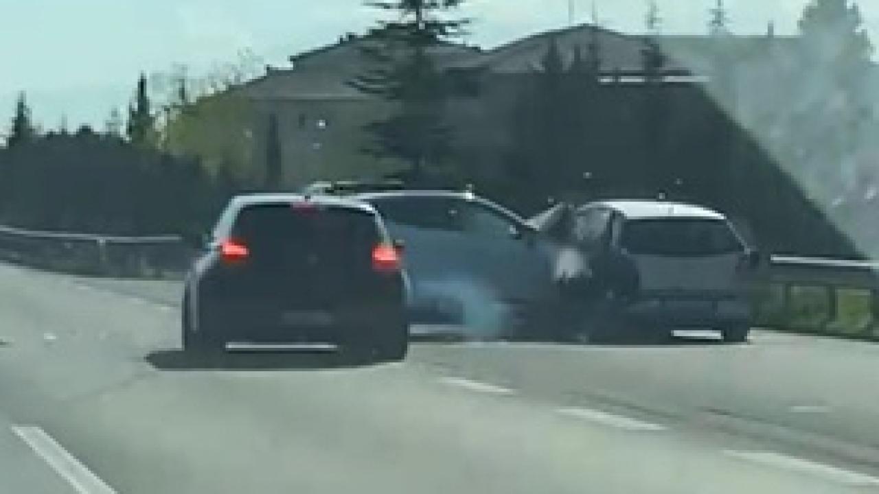 Kocaeli’de bebekli aracı sıkıştırıp kazaya neden olan sürücülere ceza yağdı