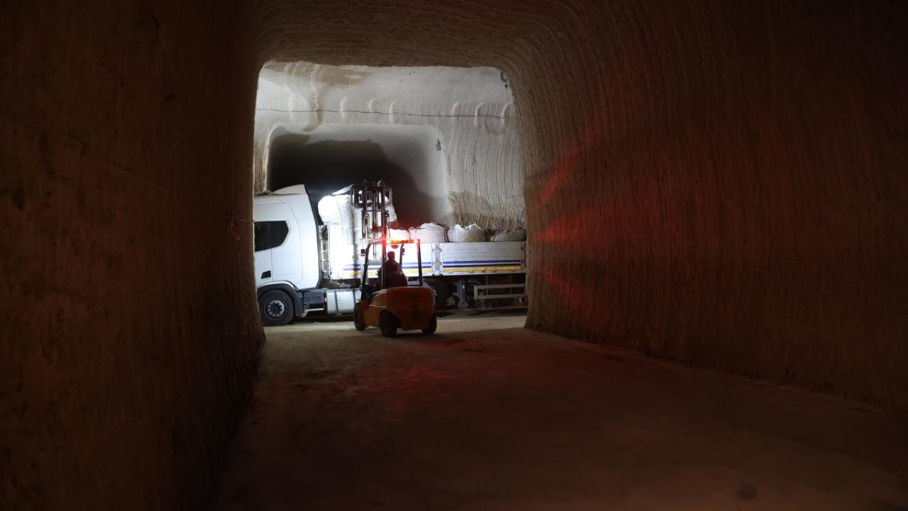 Türkiye'nin patatesi Kapadokya'daki doğal soğuk hava depolarında muhafaza ediliyor