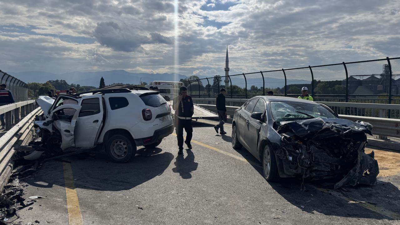 Sakarya’da trafik kazasında 2 jandarma personeli şehit oldu