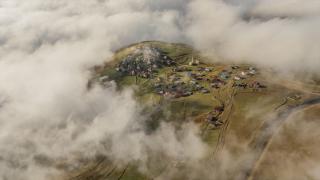 Sultan Murat Yaylası sis altındaki güzelliğiyle ziyaretçilerini karşılıyor